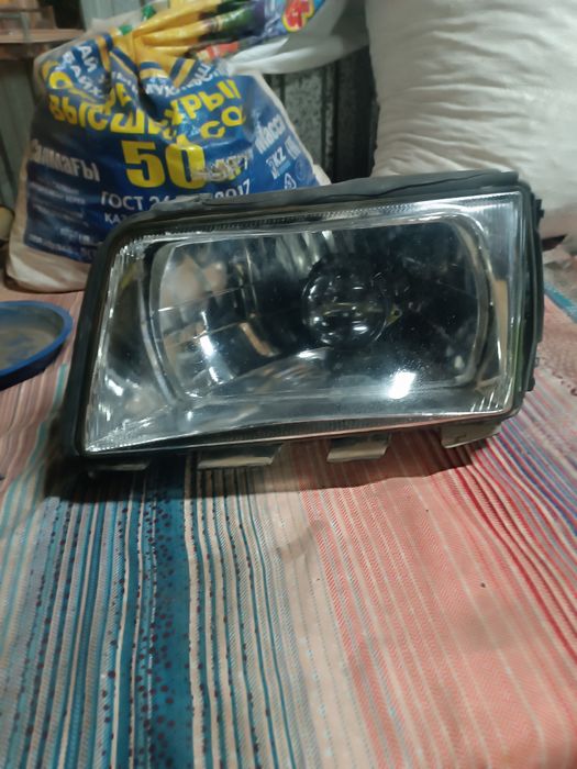 Продам фары Ауди 100