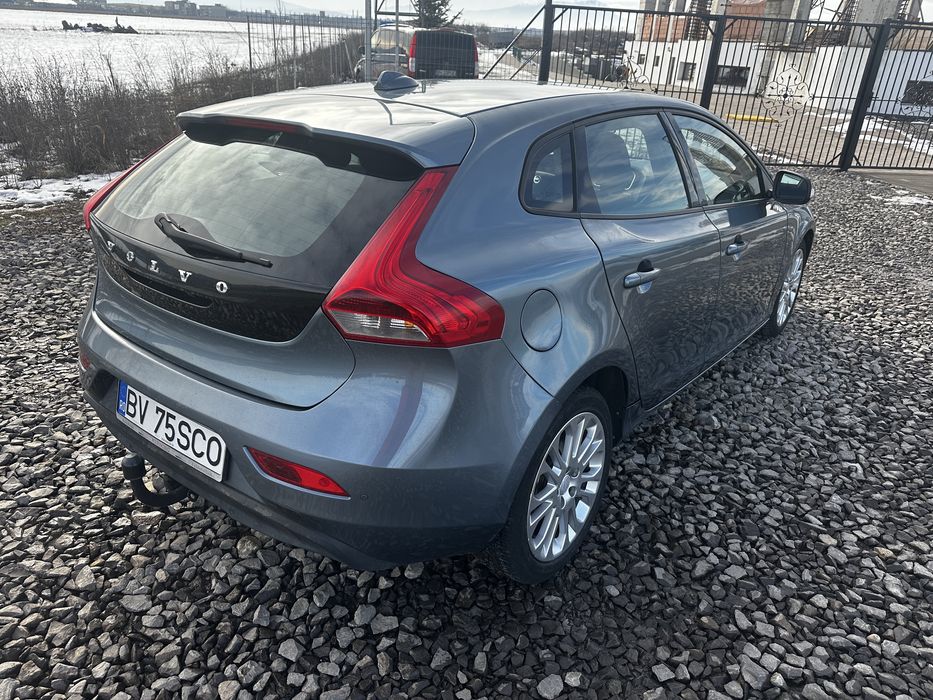 Volvo v 40 2013 proprietar