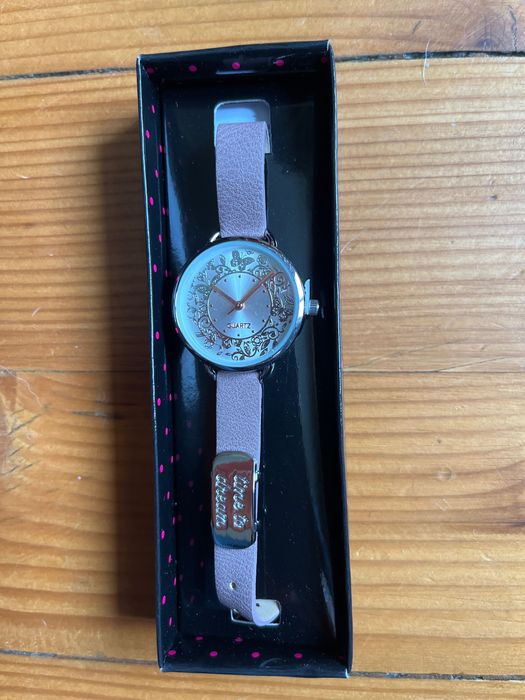 Нов дамски ръчен часовник AVON