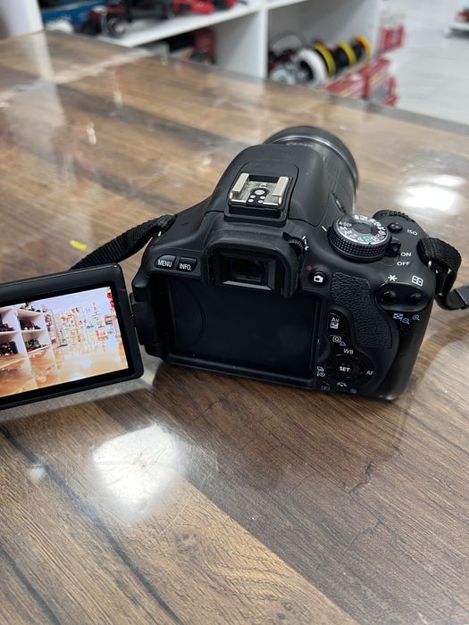 Canon EDS 600D ESF 18-135mm