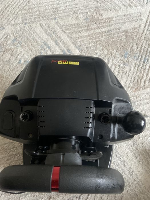 руль Logitech MOMO RACING