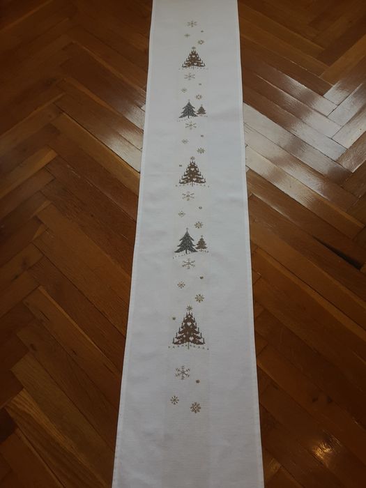 Коледни покривки и тишлайфери от 15 до 5 лв