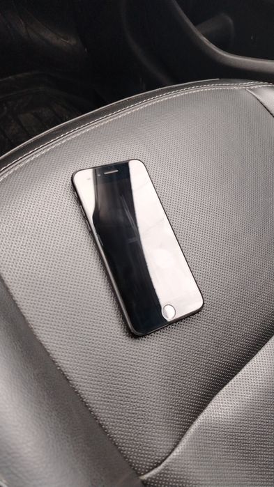 Продам айфон se 2020