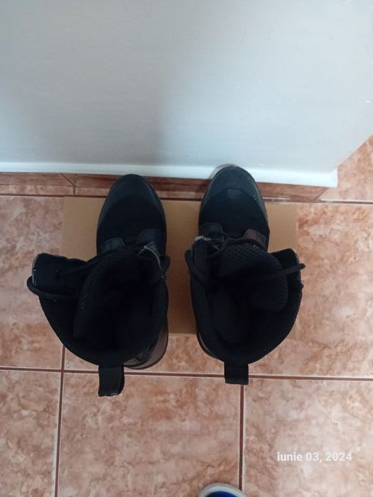 Ghete piele material