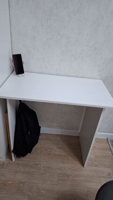 Продам стол  -10.000