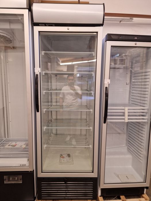 Вертикален фризер UGUR UDD 440