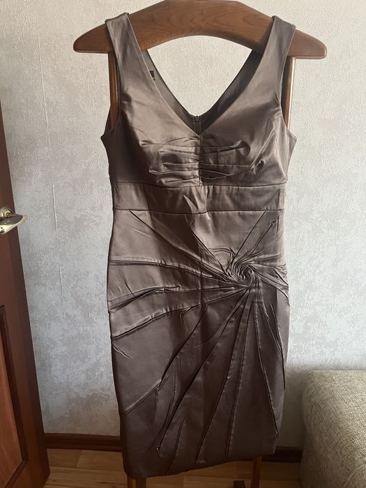 Продам платья разные