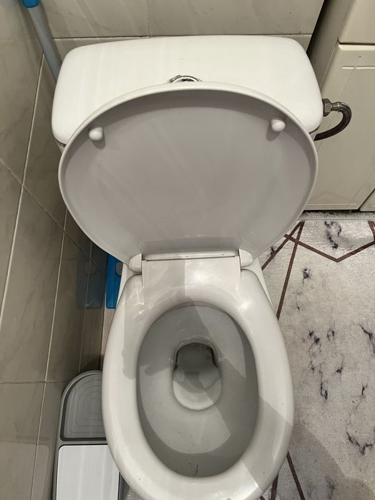 Продам унитаз в рабочем состояний