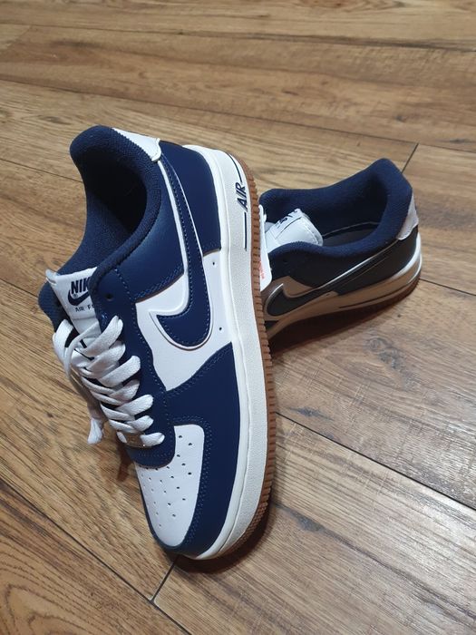 Vând adidasi nike air force 1