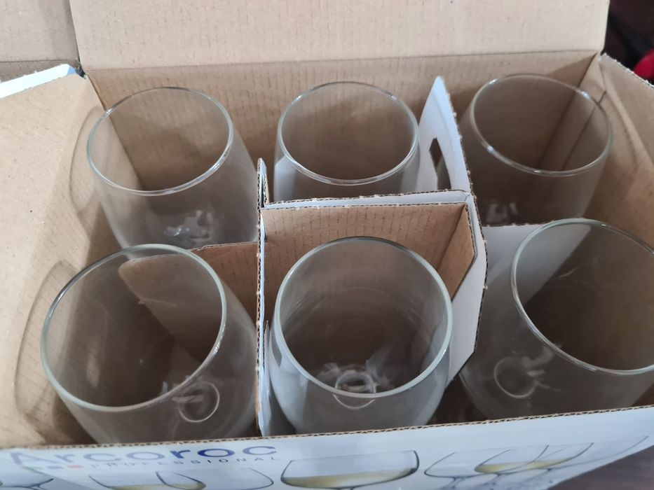 Vand set 6 pahare de vin Arcoroc 260 ml