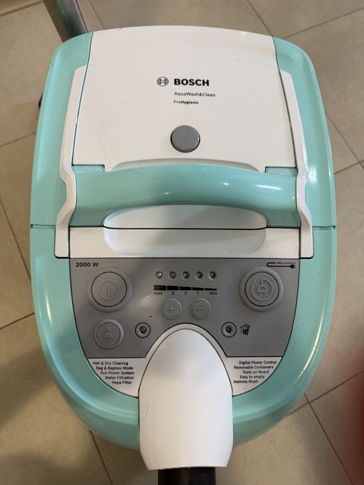 Прахосмукачка BOSCH AquaWash&Clean