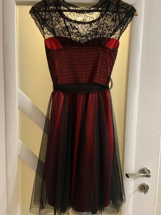 Рокля  бордо с черна дантела