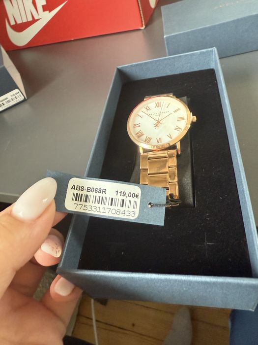 Часовник на Amelia Parker