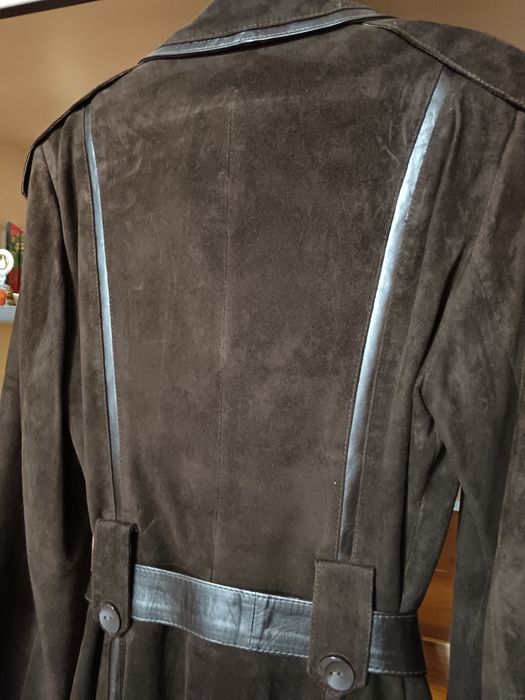 Замшевый коричневый плащ