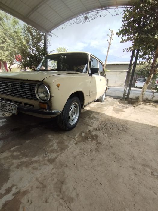 Vaz 21011 sotladi