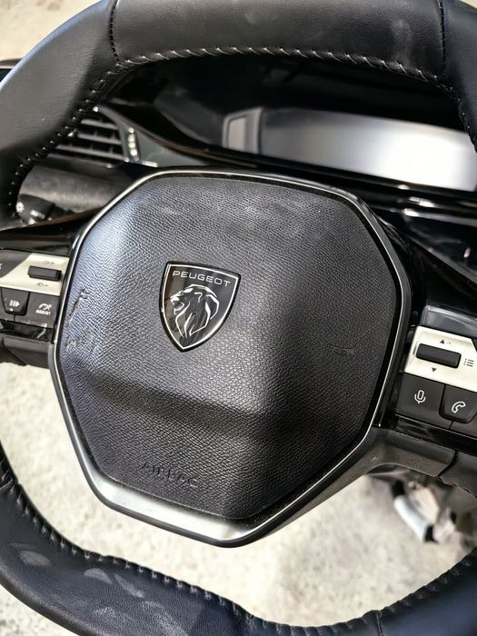 Арматурно табло с ляв еър бег за Peugeot 408 / Пежо 408 2024г