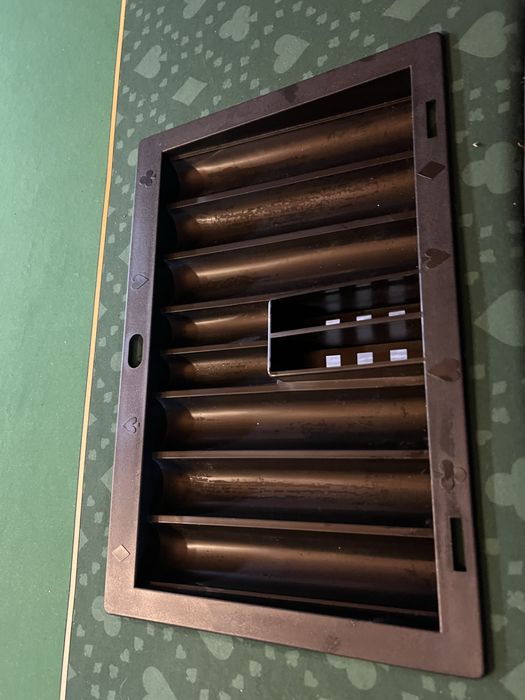 Професионална маса за покер с комплект чипове