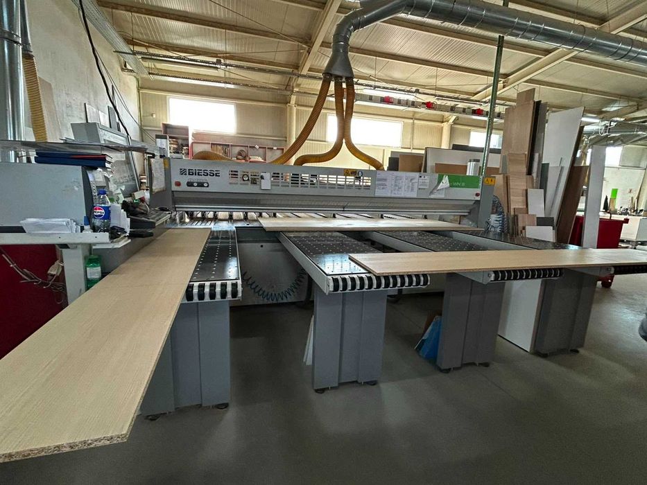 Circular de taiat in pachet fabricat în 2015, cu un singur proprietar.