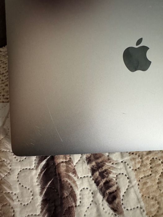 Vând laptop MacBook pro 2020