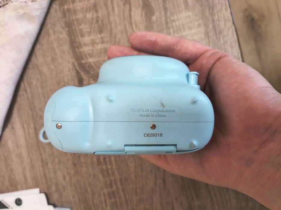 Instax mini 11 камера за моментни снимки