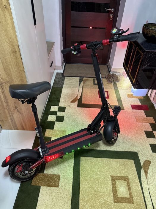 Электро самокат SKILlMЭлектро самокат SKILLMAX.
Состояние совсем новый