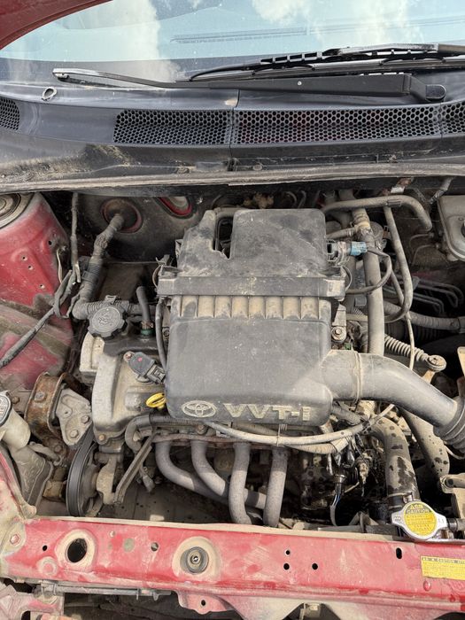 Toyota Yaris 1.0 vvt  НА ЧАСТИ