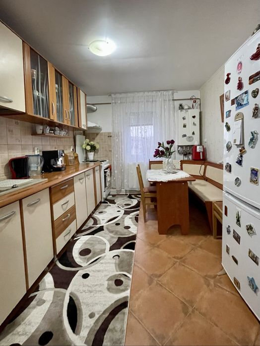 Vand/ Schimb Apartament 3 camere cu 2 camere Barlad