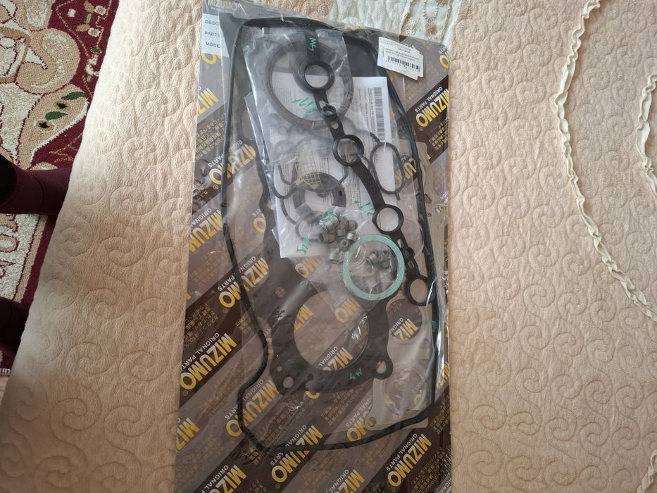 Продаю набор прокладок для тойоты