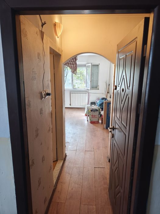 Vând garsonieră,25 mp.,la parter.str.Uzinelor,Nr.4