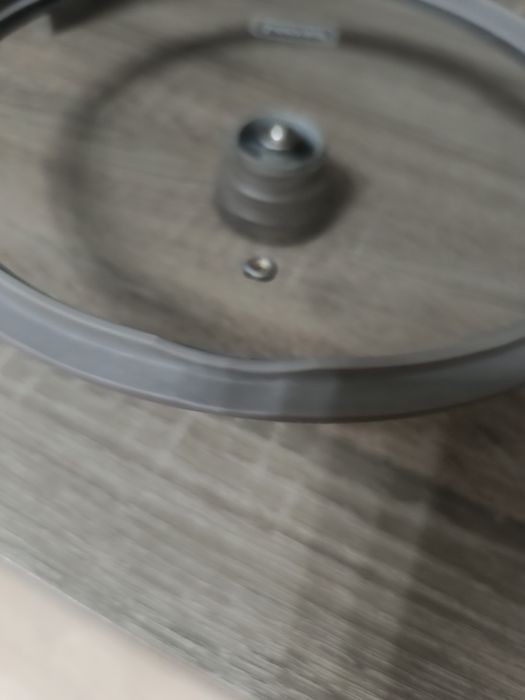 Стеклянная крышка d 26см.