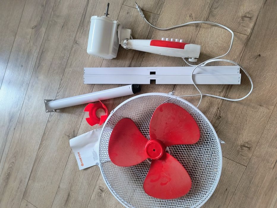 Ventilator cu picior Vortex VO4225, 1300 RPM, 3 viteze, complet + cutie originală