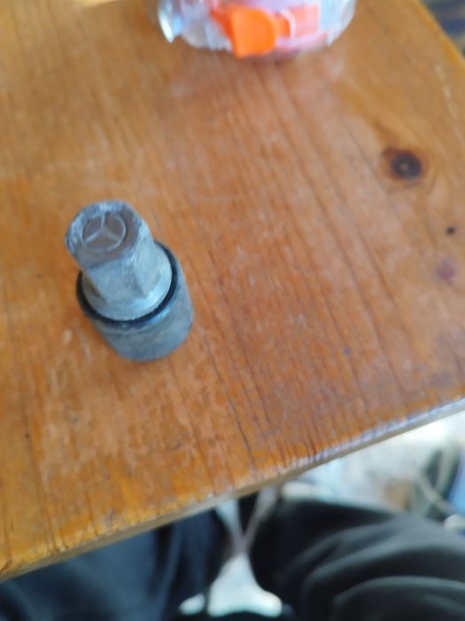 Дълги и къси болтове за Мерцедес оригинални