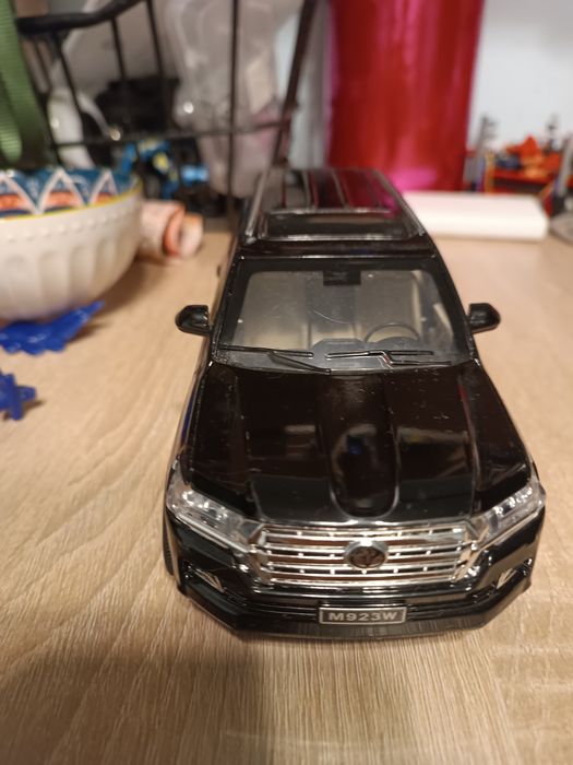 Машинка игрушечная