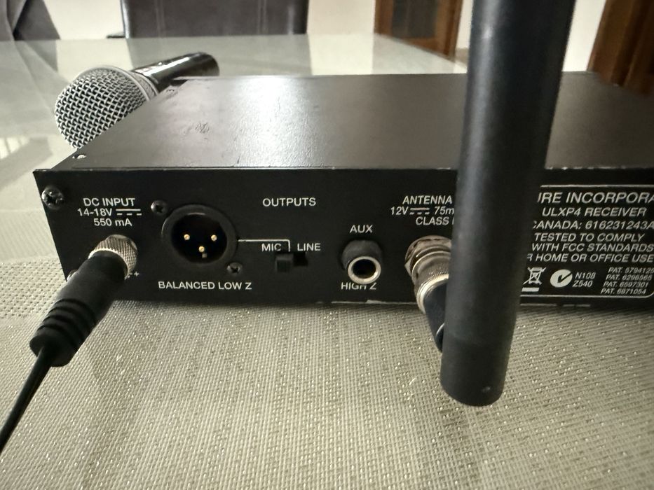 Vând shure ulx p4 cu beta 87 functioneaza perfect