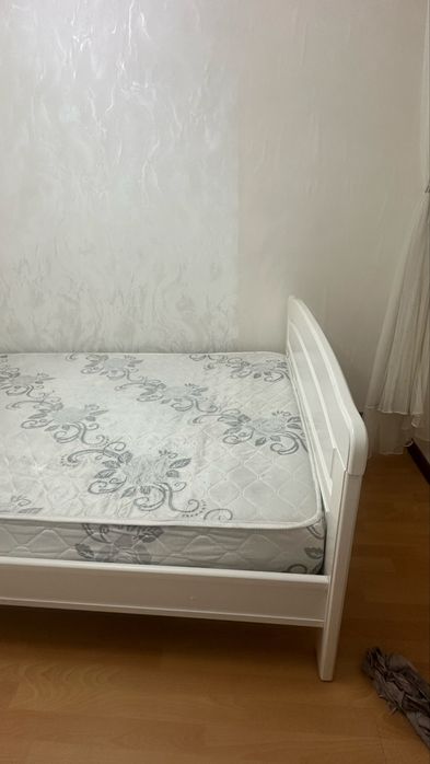 Продаю белую кровать