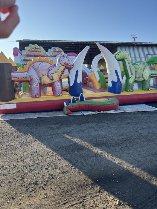 Продава се голям надуваем батут