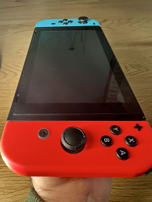 Nintendo Switch V2 Пълен Комплект