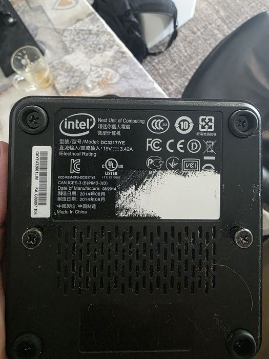Продавам компактен и напълно работещ Intel NUC в отлично техническо състояние.