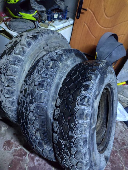 Продам резину грузовые 9