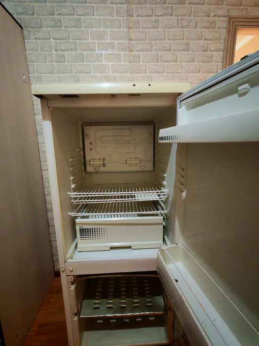 Б/у компактный холодильник