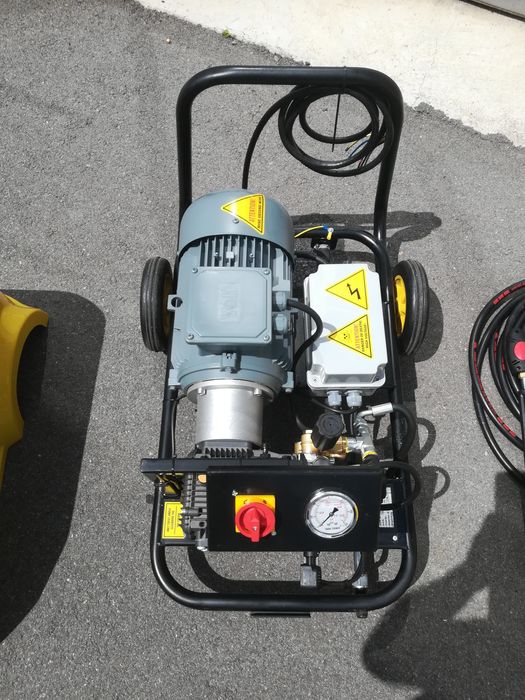 НОВА Професионална водоструйка 200 бара