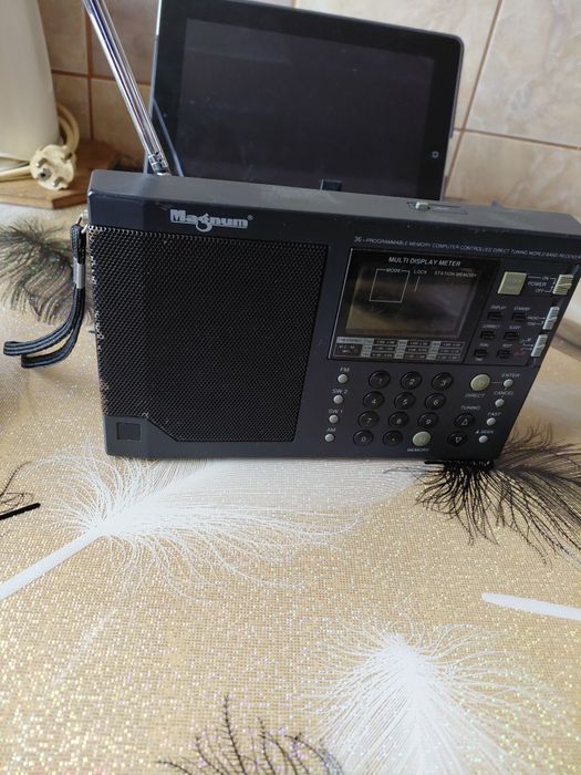 Vând radio cu baterii sau la curent Magnum