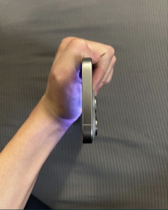 Продам айфон 15 про срочно