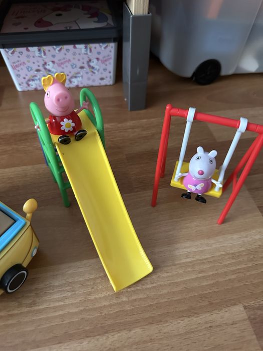 Autobusul lui Pepa pig si parcul de distractii