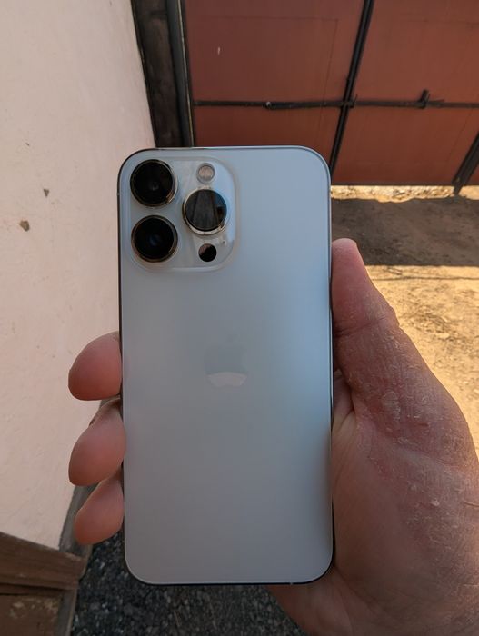 Продам айфон 13 про 256Гб белый АКБ 79%