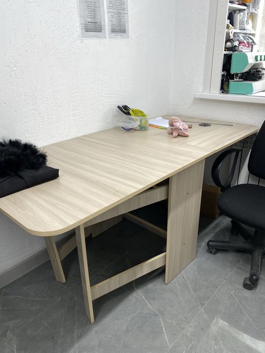 Продам стол книжка