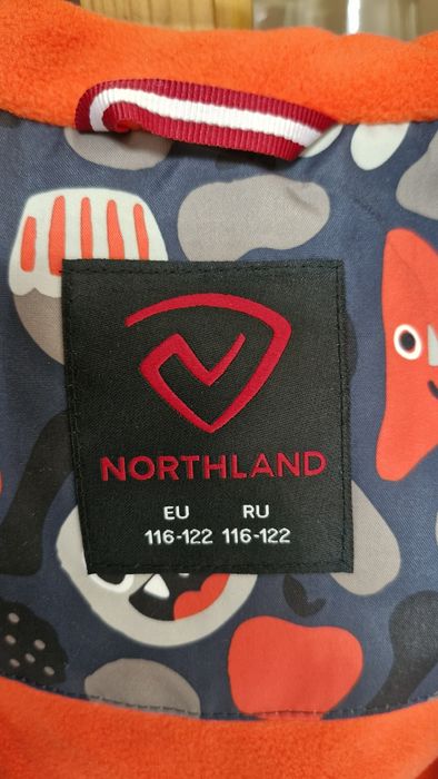 Продам детскую куртку на мальчика.