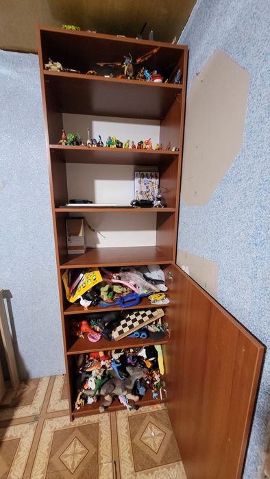 Продам шкаф с полочками