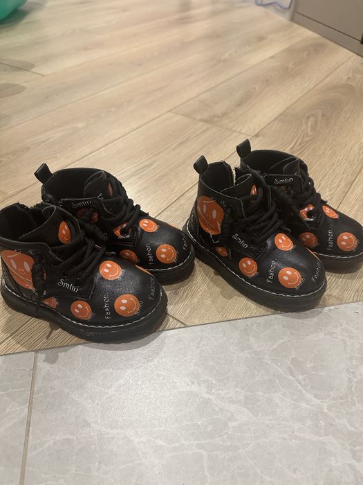 Продам ботиночки на осень все целое