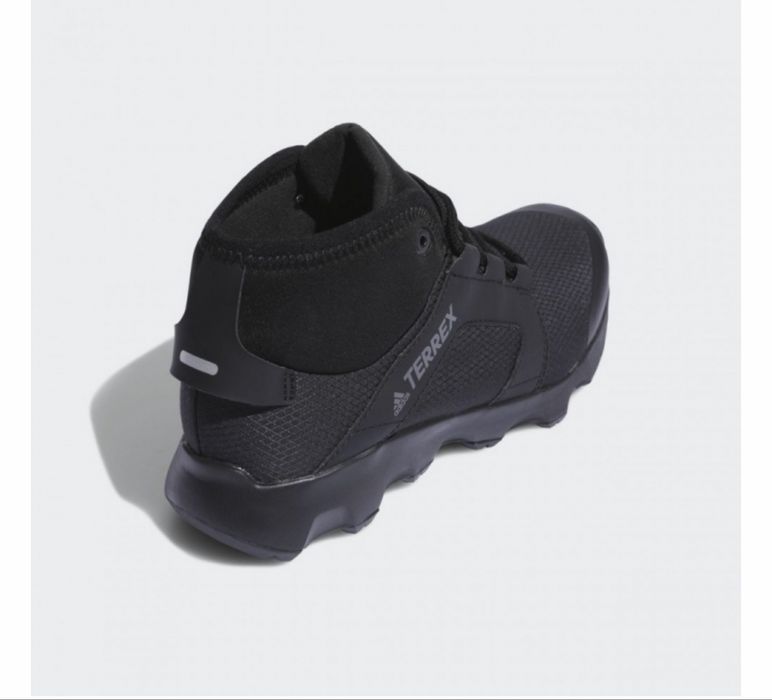 Продам треккинговые кросовки Adidas